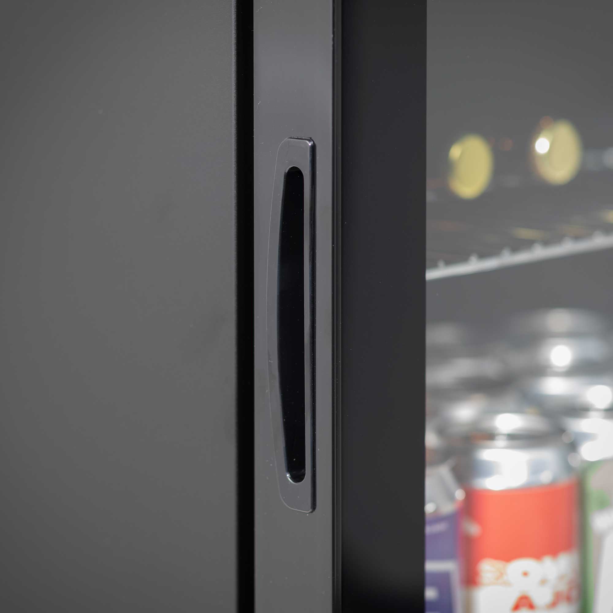 Baridi DH12 Drinks Fridge Action shot - handle