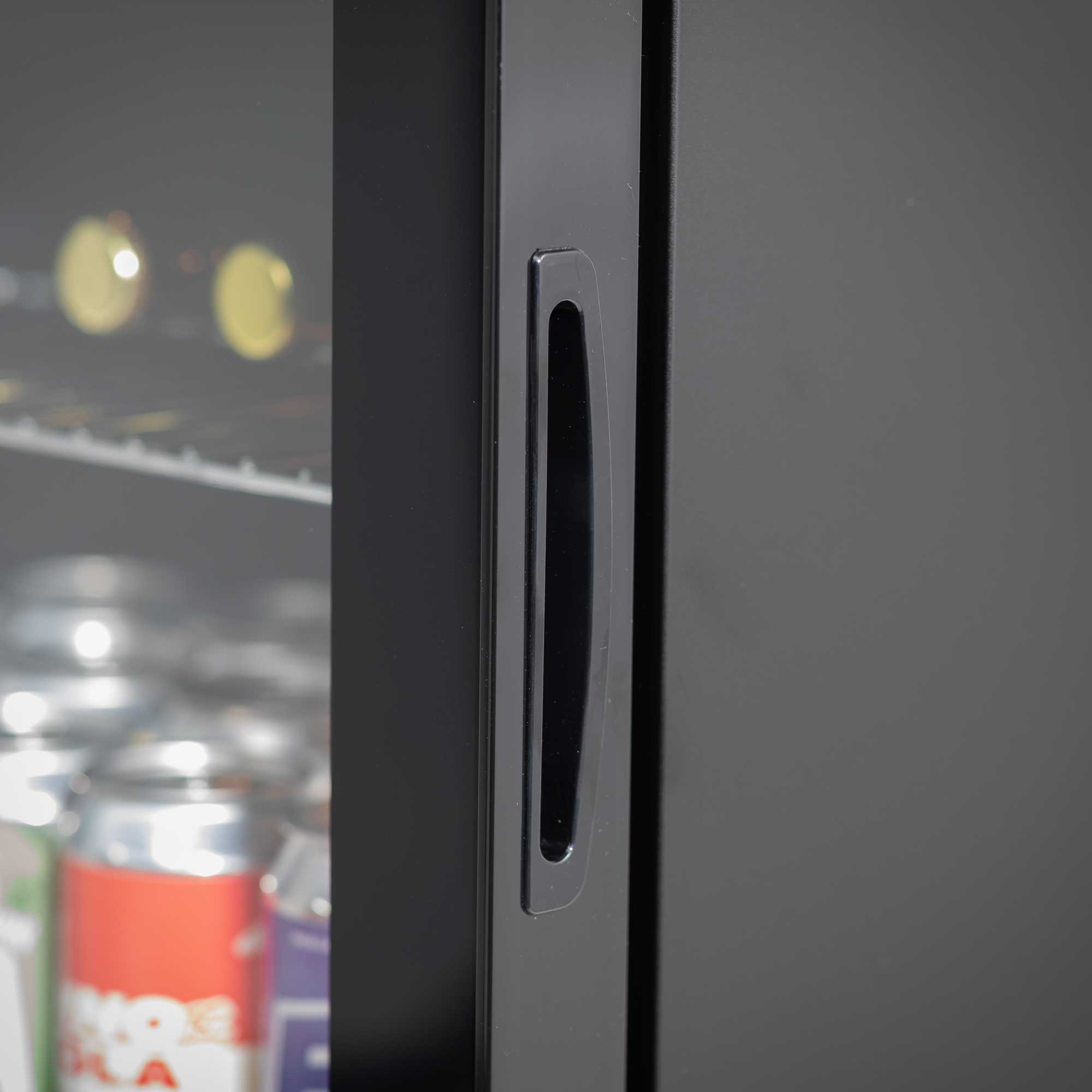 Baridi DH13 Drinks Fridge Action shot - handle
