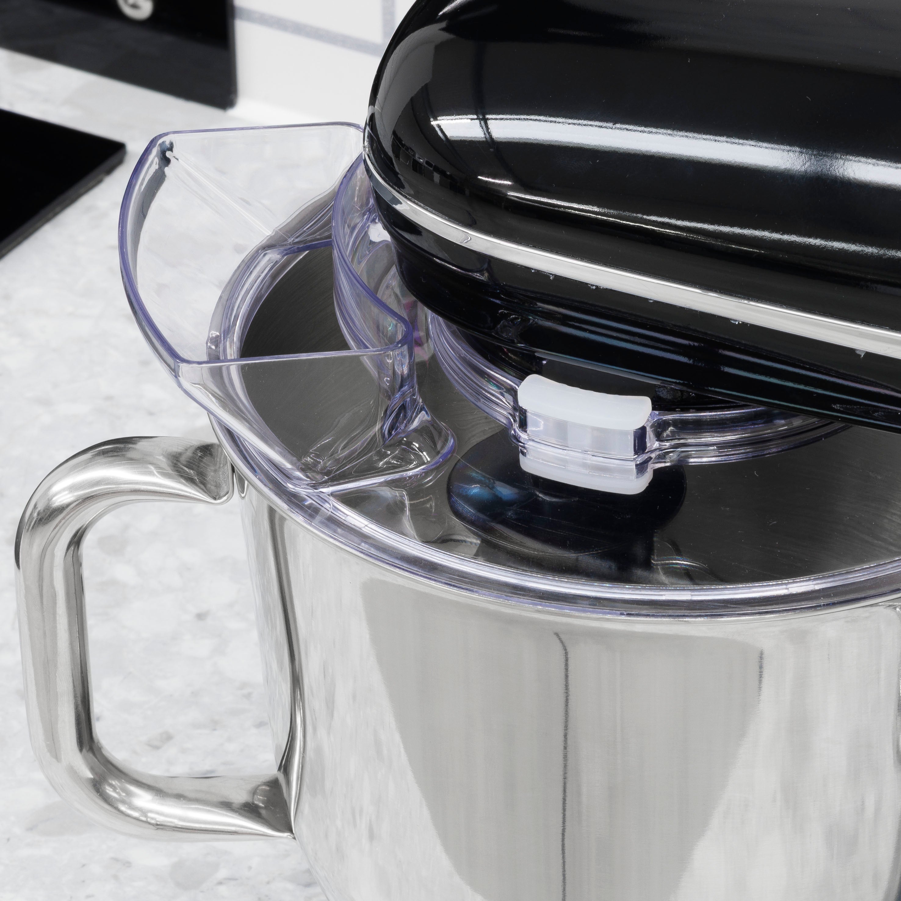 Baridi DH173 Stand Mixer Action shot - splash - guard