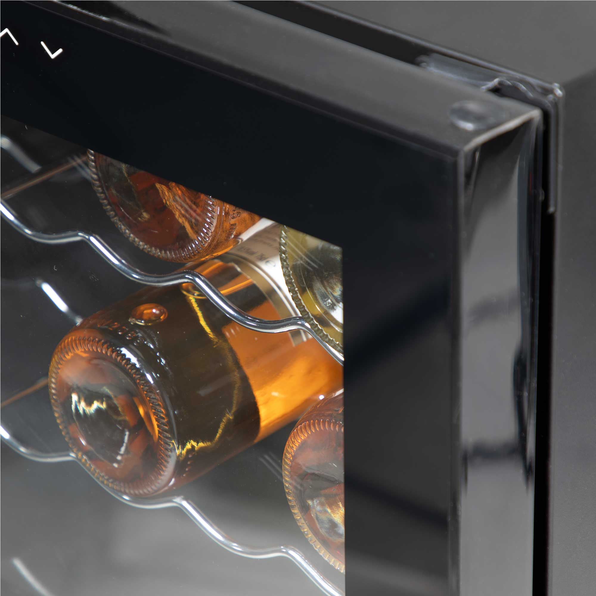 Baridi DH236 Wine Fridges Action shot - glass - close