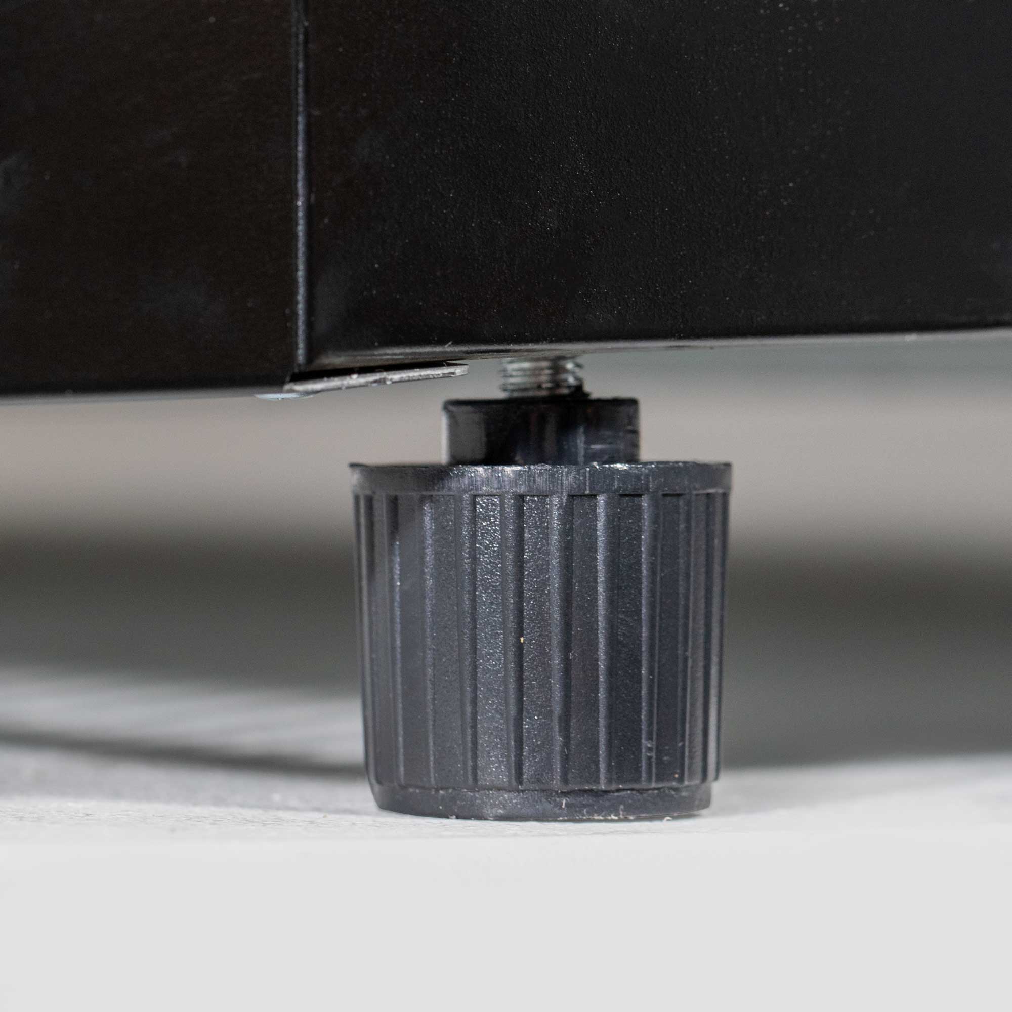 Baridi DH272 Drinks Fridge Action shot - adjustable - feet