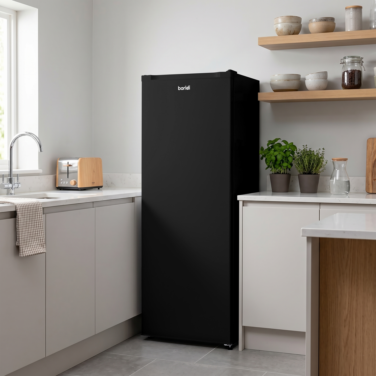Baridi Freestanding Tall Freezer, 177L Capacity with Reversible Door, Black – DH325