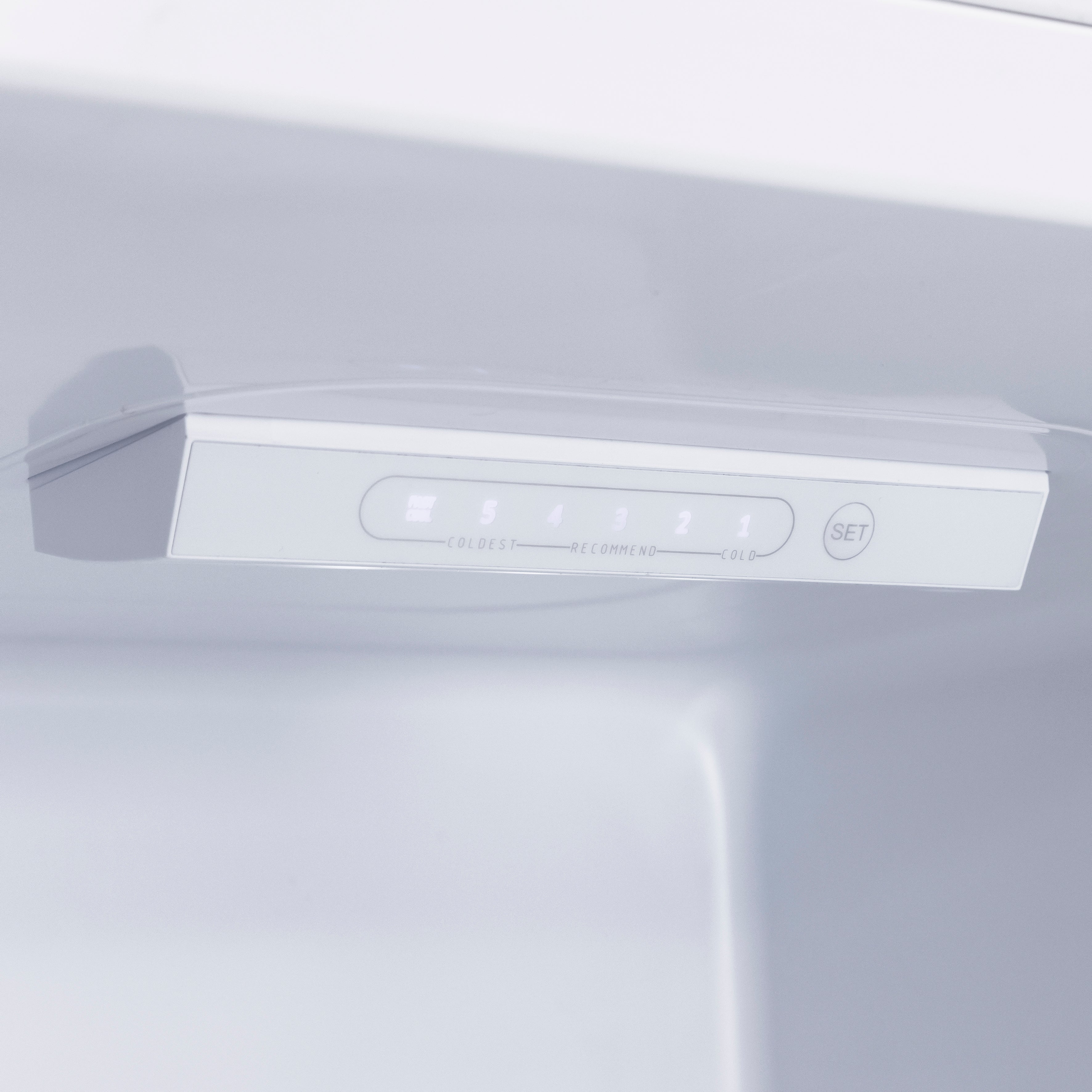 Baridi 60/40 Smart Frost Fridge Freezer 227L Capacity, White - DH326
