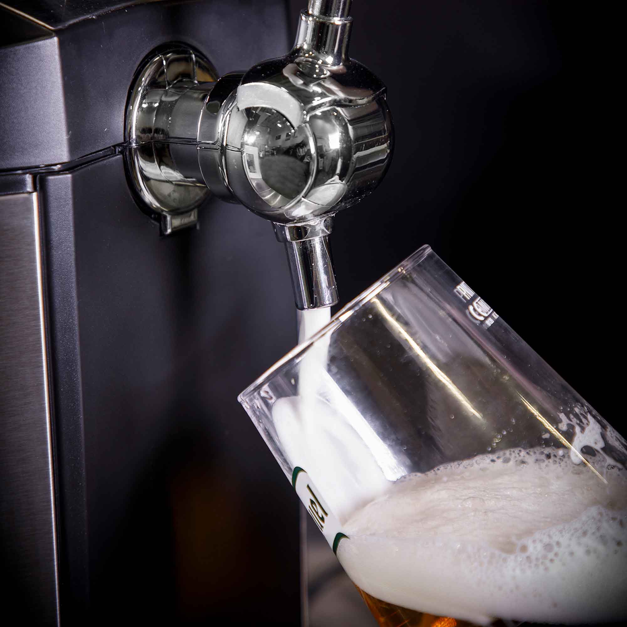 Baridi DH49 Beer Dispenser Action shot - pouring - close