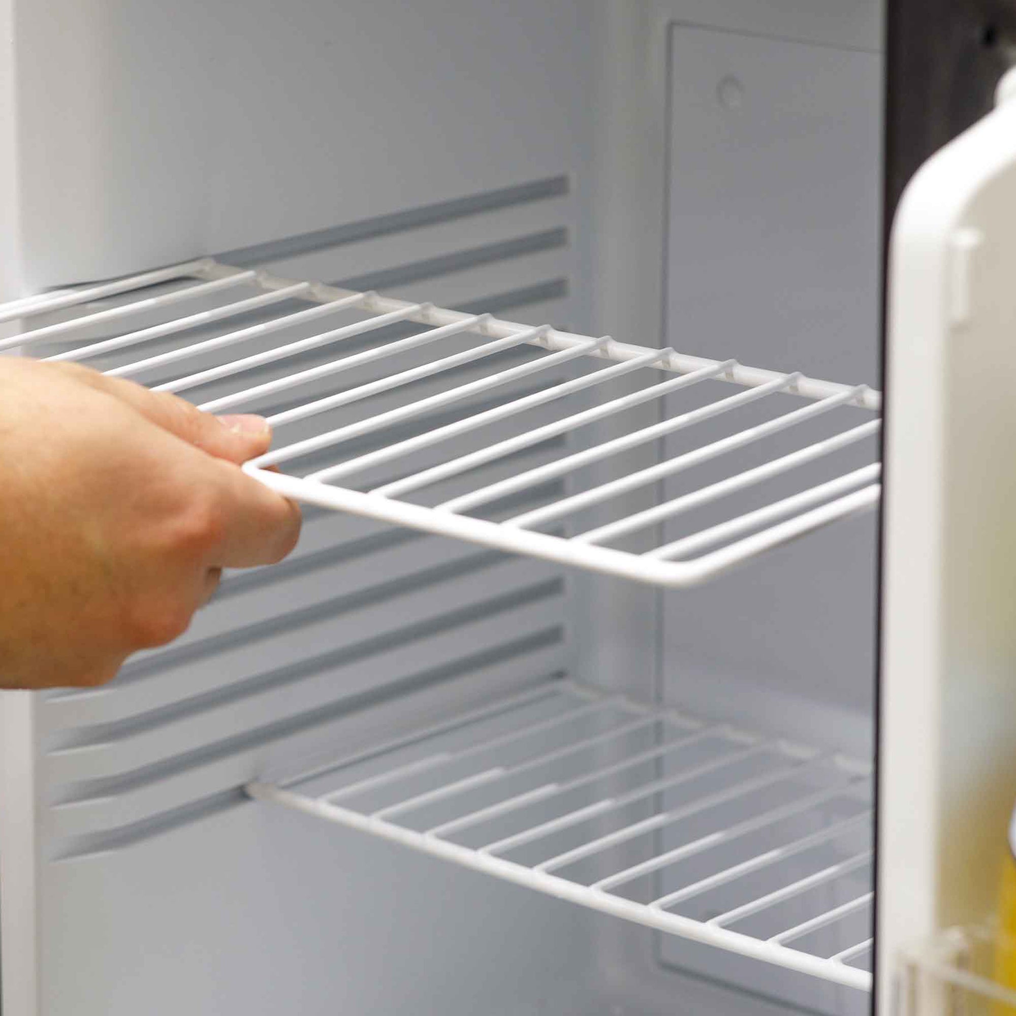 Baridi DH58 Drinks Fridge Action shot - adjusting - shelf