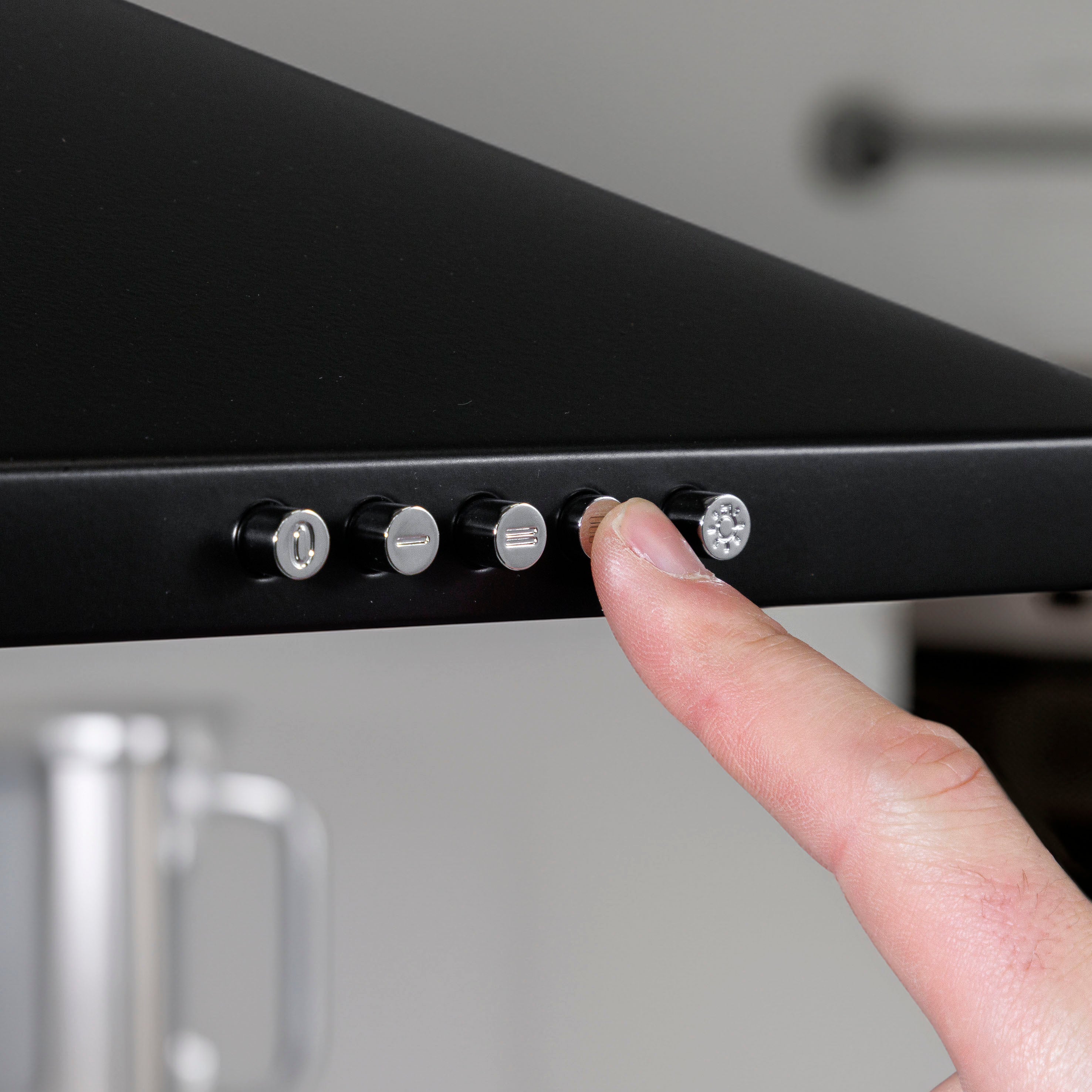 Baridi DH59 Extractor Hoods Action shot - controls