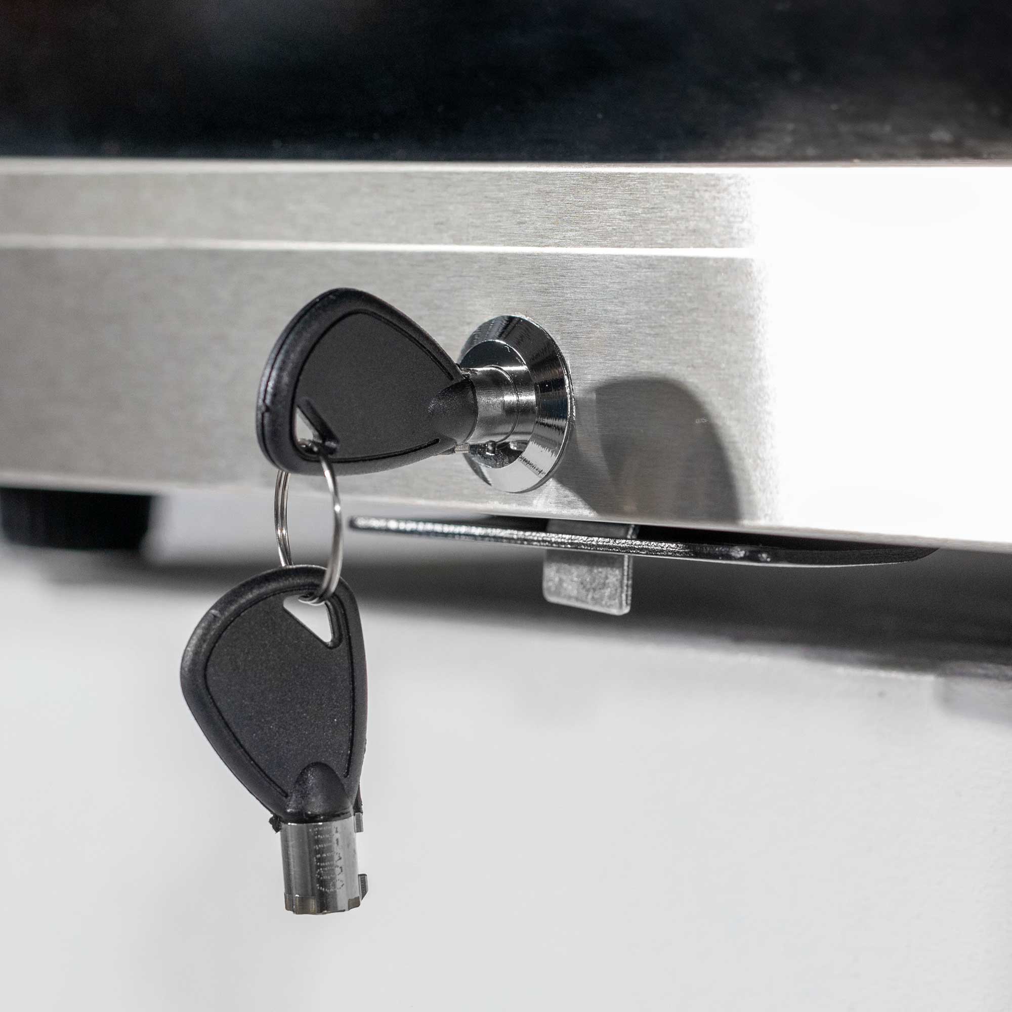 Baridi DH75 Drinks Fridge Action shot - lock