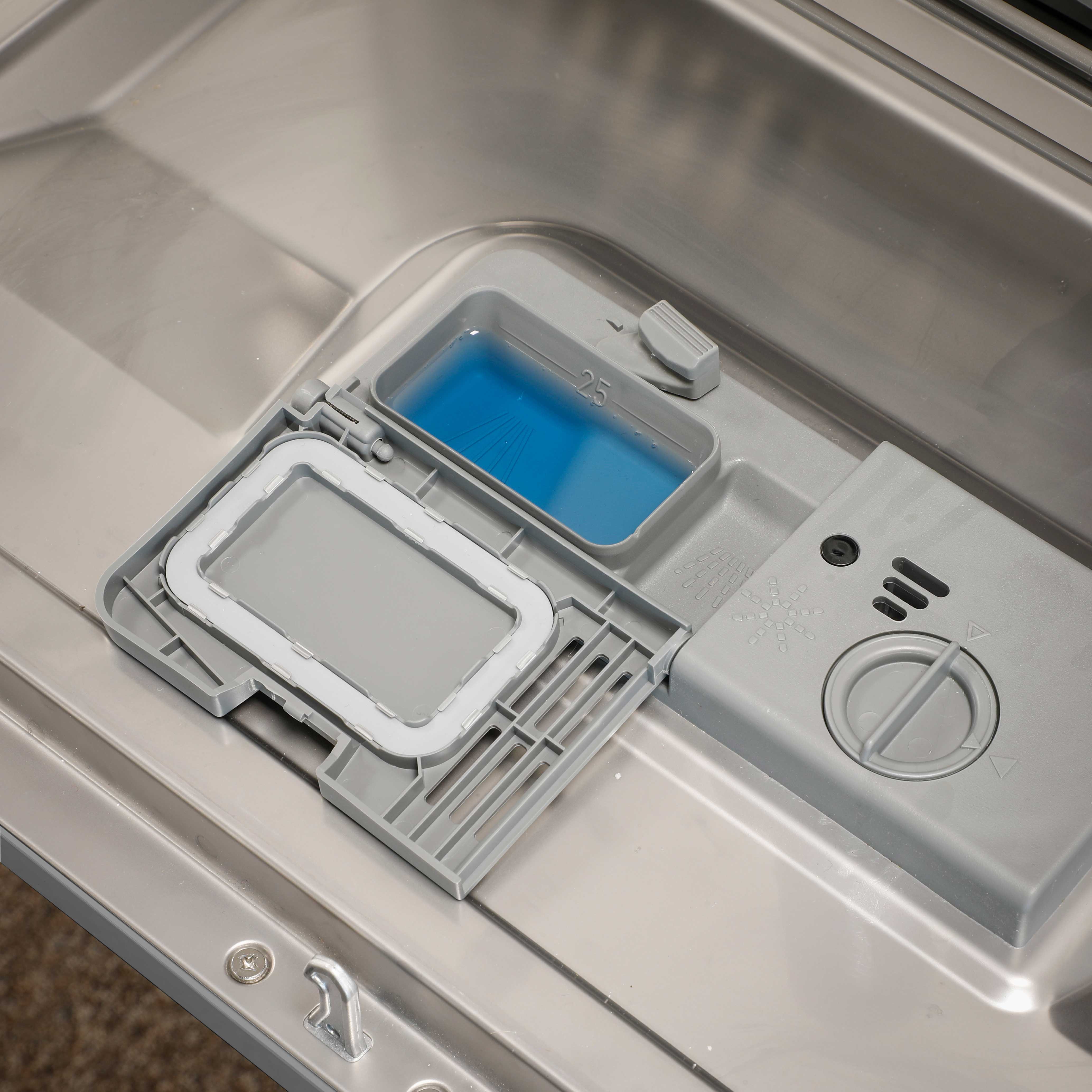 Baridi DH84 Tabletop Dishwasher Action shot - detergent