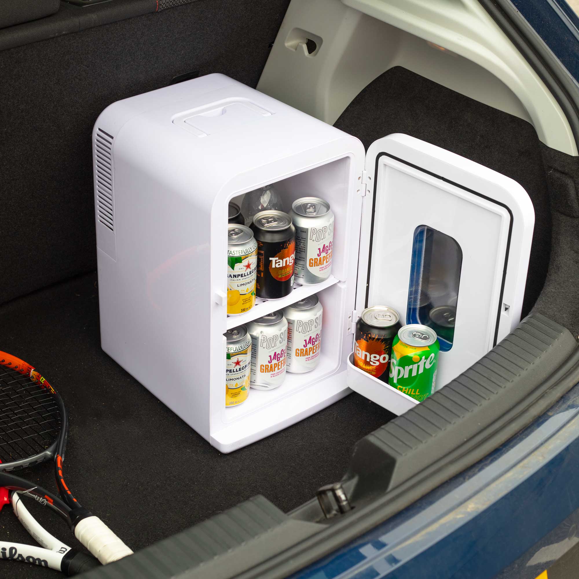 Baridi DH94 Drinks Fridge Action shot - in car - boot